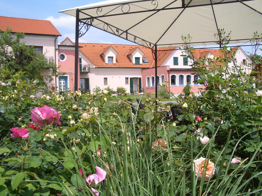 Hotel Garni Landhaus Florian Бад Блумау Екстериор снимка